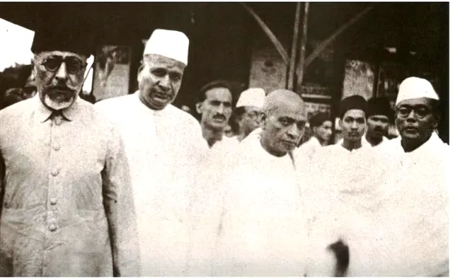 Indian independence leaders including Maulana Abul Kalam Azad, Sardar Vallabhbhai Patel, and Subhas Chandra Bose, standing together during a public gathering or event in pre-independent India.